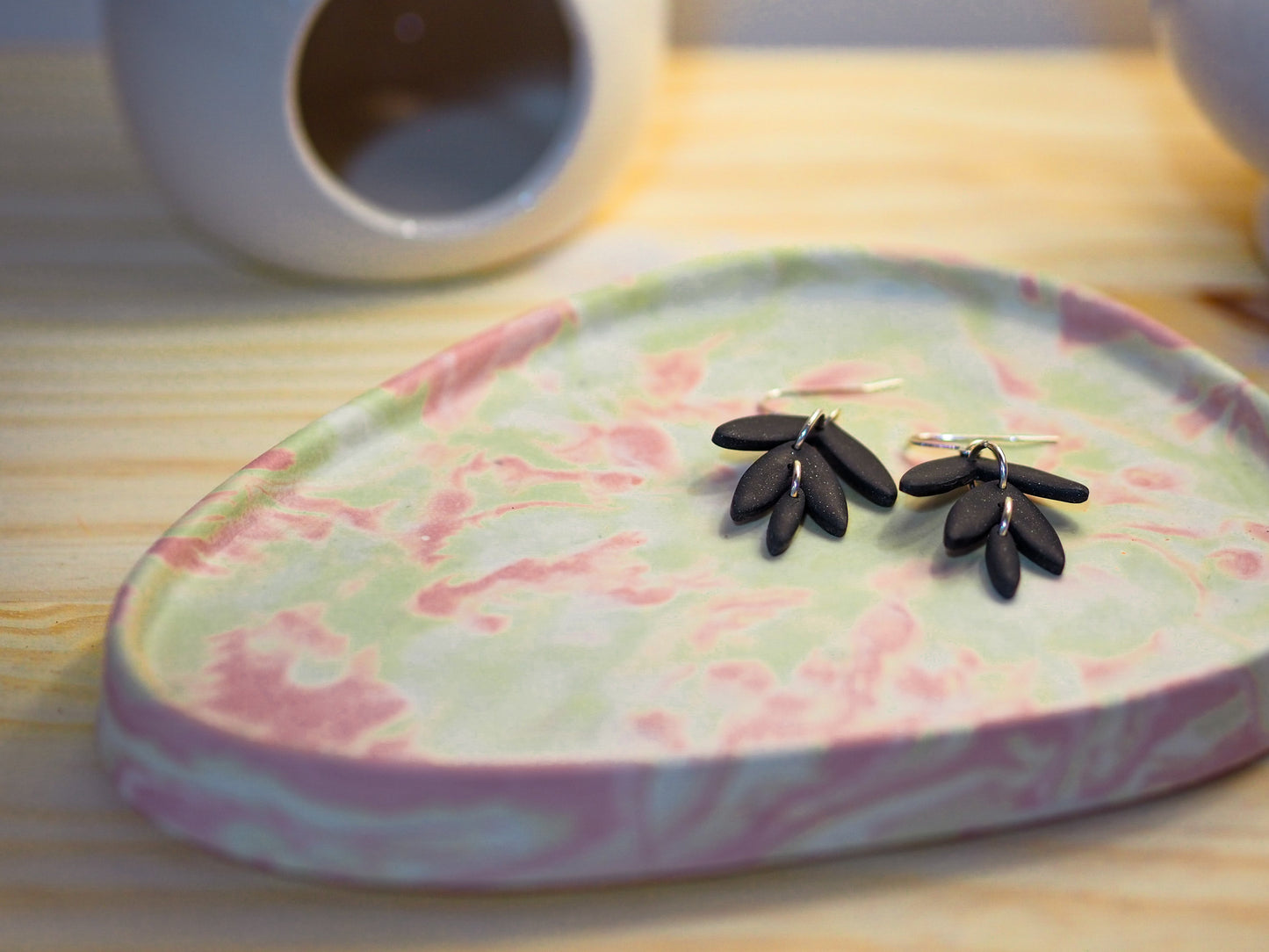 Egg-Shaped Trinket Tray